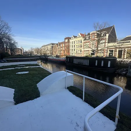 Houseboat The Floating Nest Botel Amsterdam