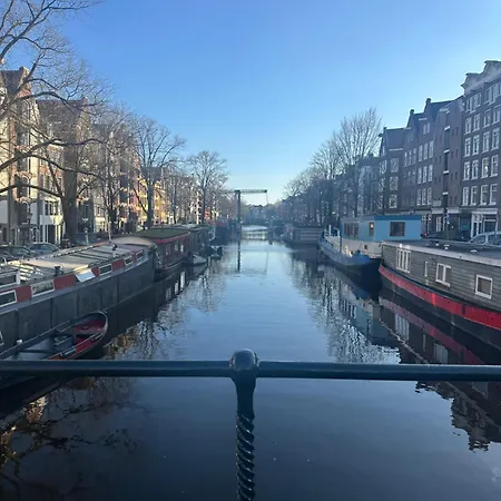 Houseboat The Floating Nest Botel *